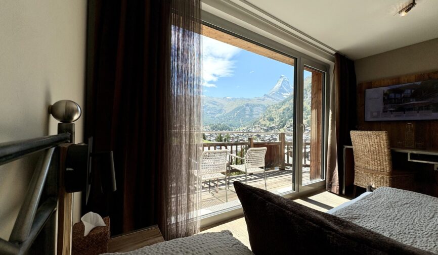 Style Doppelzimmer mit Matterhornsicht & Terrasse / Balkon & Sofabett in Boutique-Hotel bei Zermatt